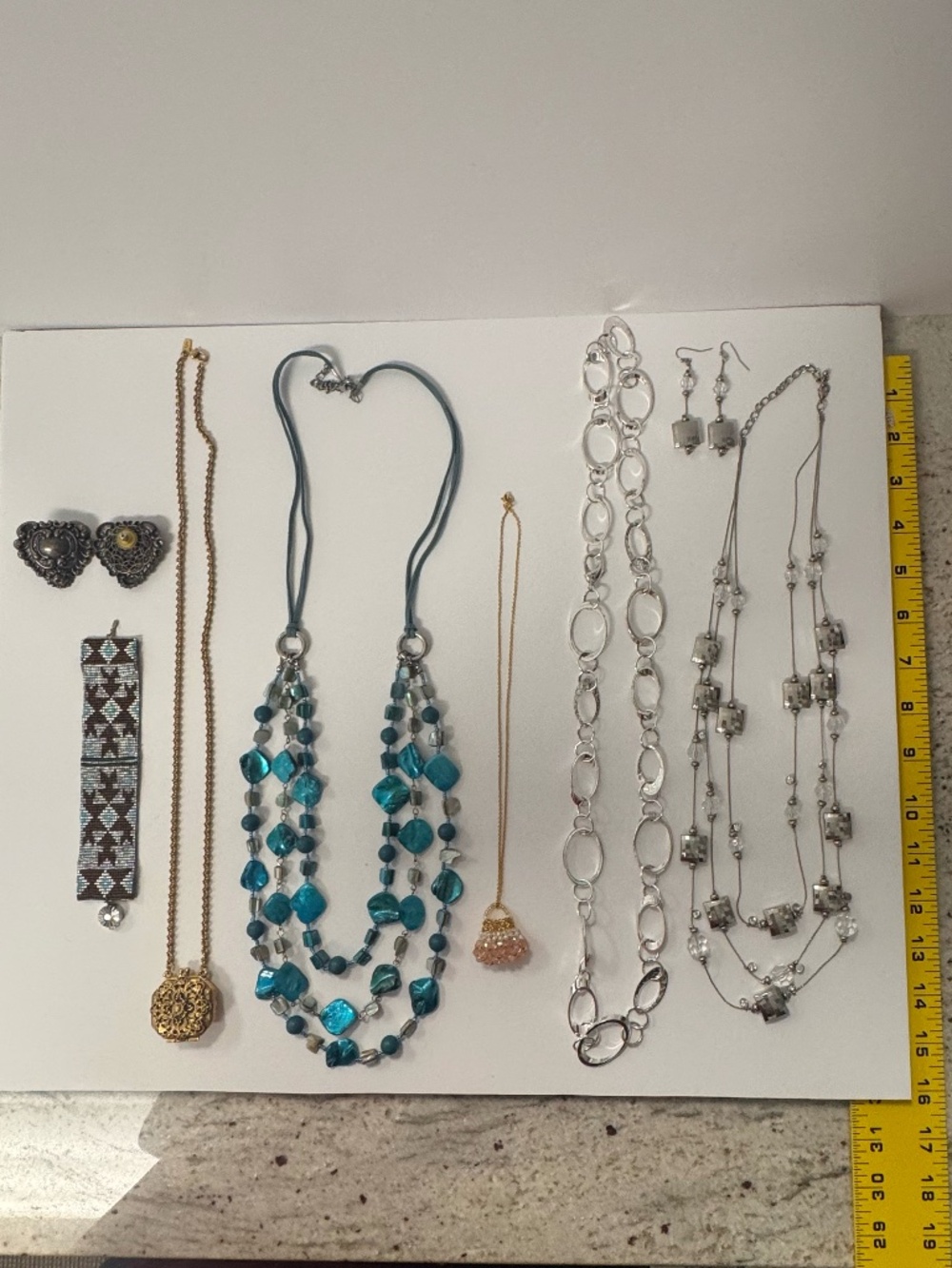Lot of Vintage Costume Jewelry (Necklaces, Earrings, Bracelet)
